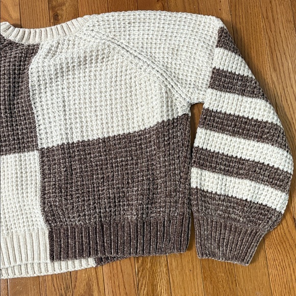 Altar'd State Two-Tone Brown Cream Sweater Soft Knit Cropped Size Small - Picture 6 of 8